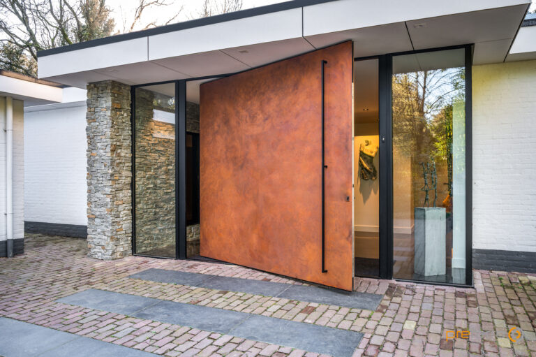 External doors manufactured to current U-value and passive U-Value requirements